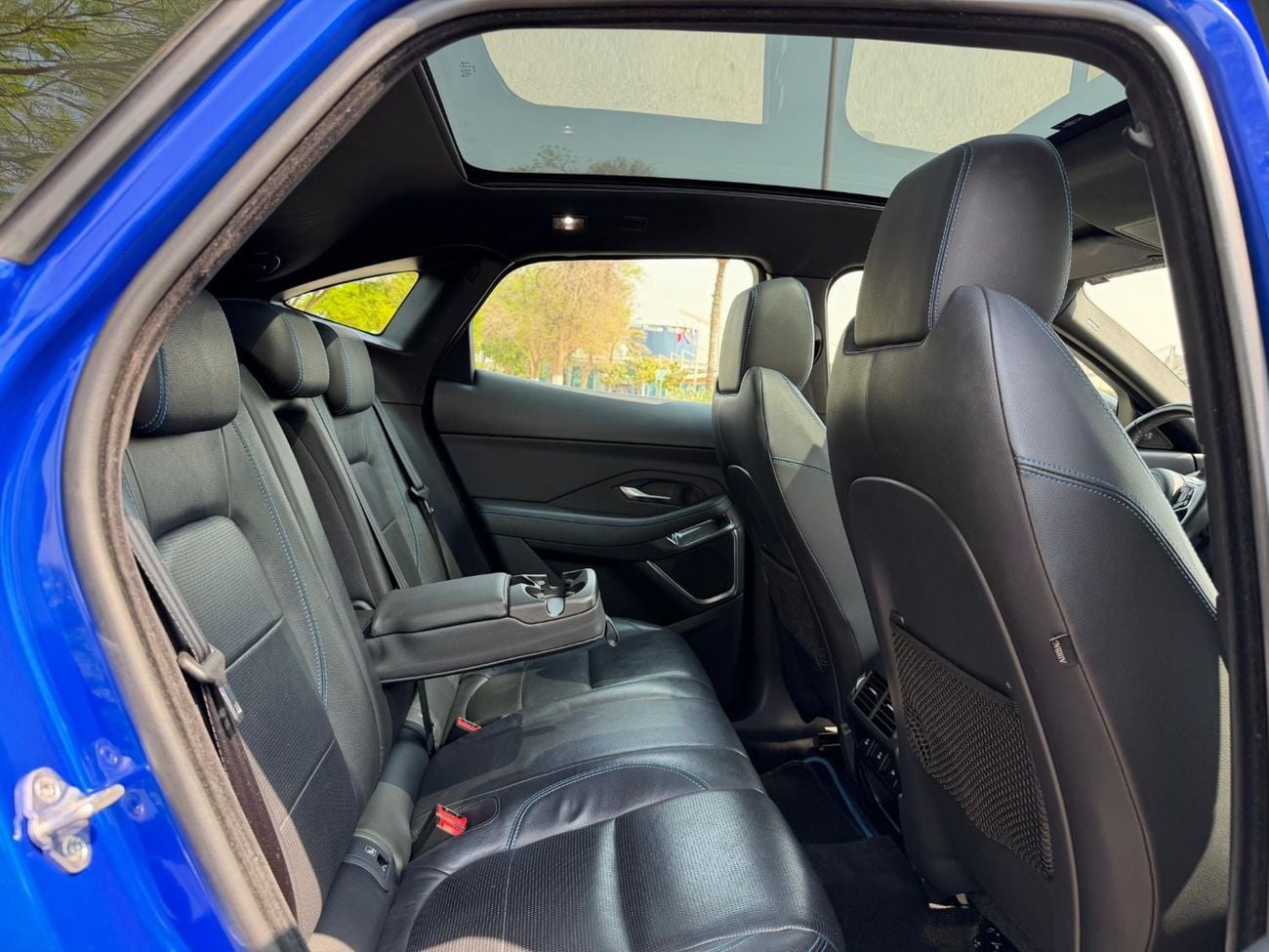 جاكوار E Pace R-DYNAMIC SE P250 جاكوار إي بيس 2018، خليجية، قطعت 90,000 كم، بدون حوادث، مفتاحان