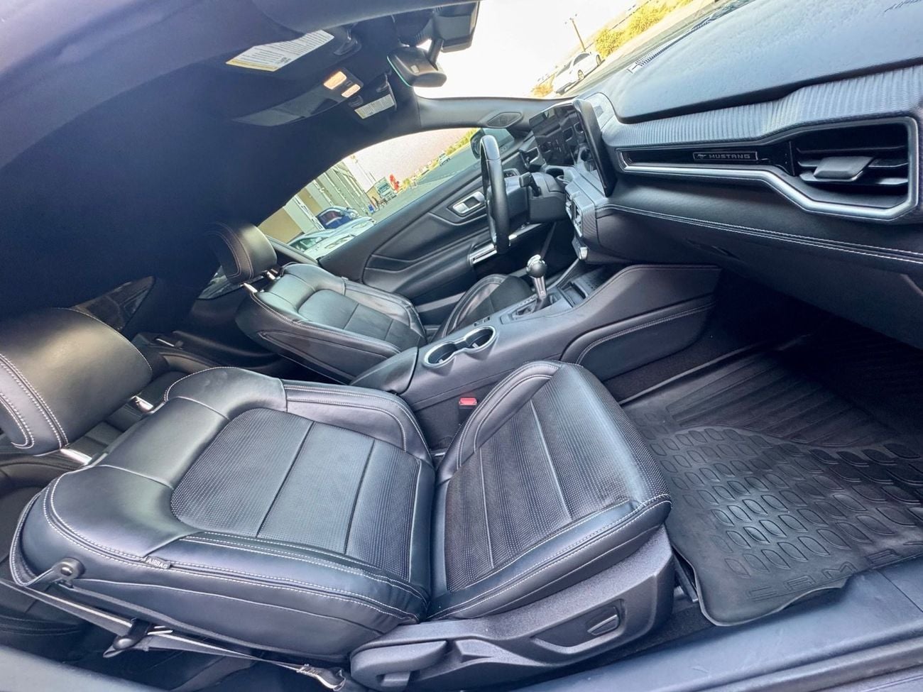 Ford Mustang STANDARD ECO BOOST / LOW MILEAGE/BIG SCREEN / RADAR / WIRELESS CHARGER/LANE DEPARTURE/BLIND SPOTS/