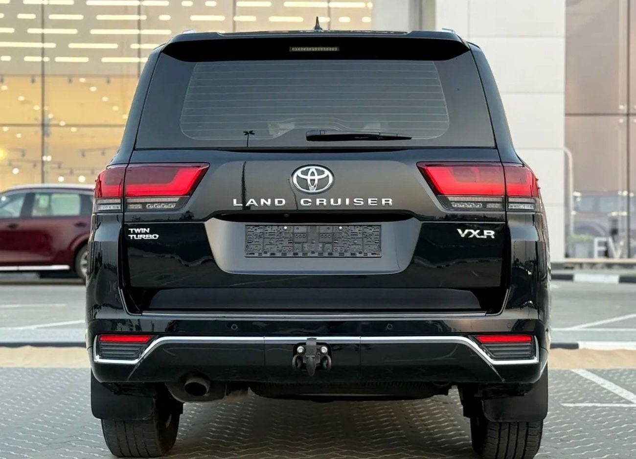 تويوتا لاند كروزر VXR موديل 2022، محرك VXR ثنائي الأسطوانات سعة 3.5 لتر، كامل المواصفات، بحالة ممتازة ونظيفة للغاية.