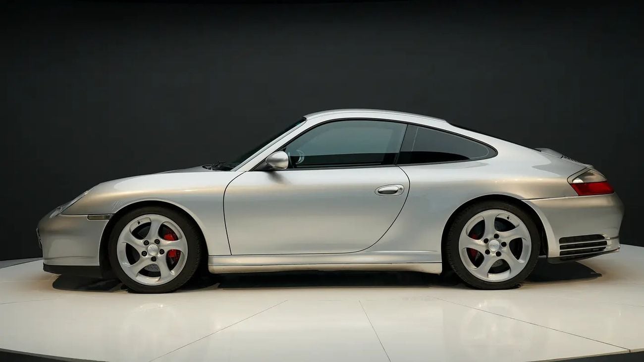 بورش 911 Carrera 4S Japanese Specs