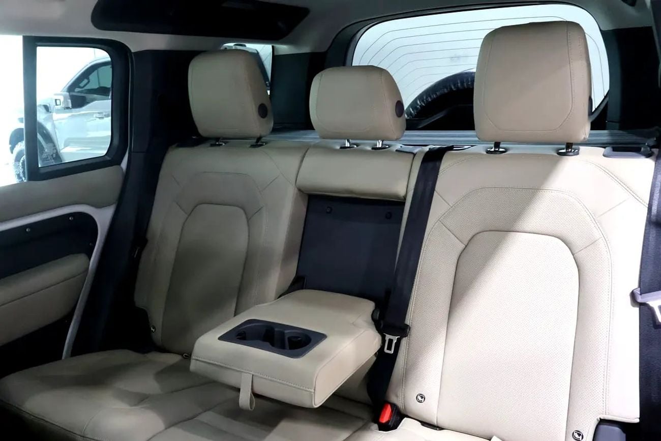 لاند روفر ديفندر !! 110 SE P300 || Special Order || GCC || Al Tayer Warranty