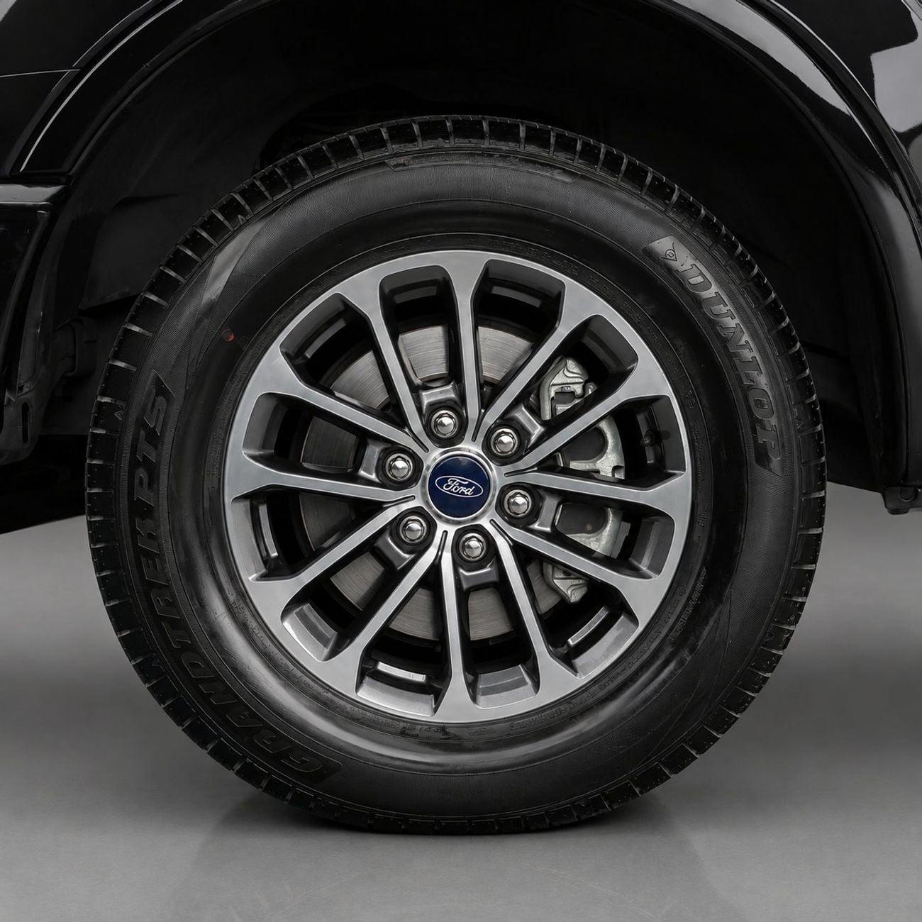 Ford F-150 XLT AED 1,724 P.M • 0% Downpayment • Ford F-150 V8 • 1 Year Warranty