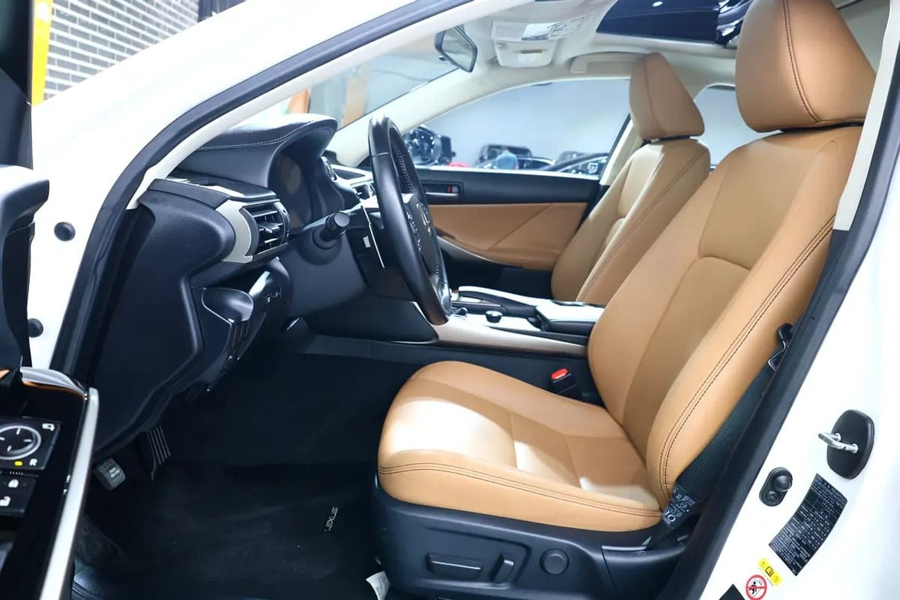 Lexus IS300 Stunning IS 300 | GCC Specs | Low Mileage | Excellent Condition