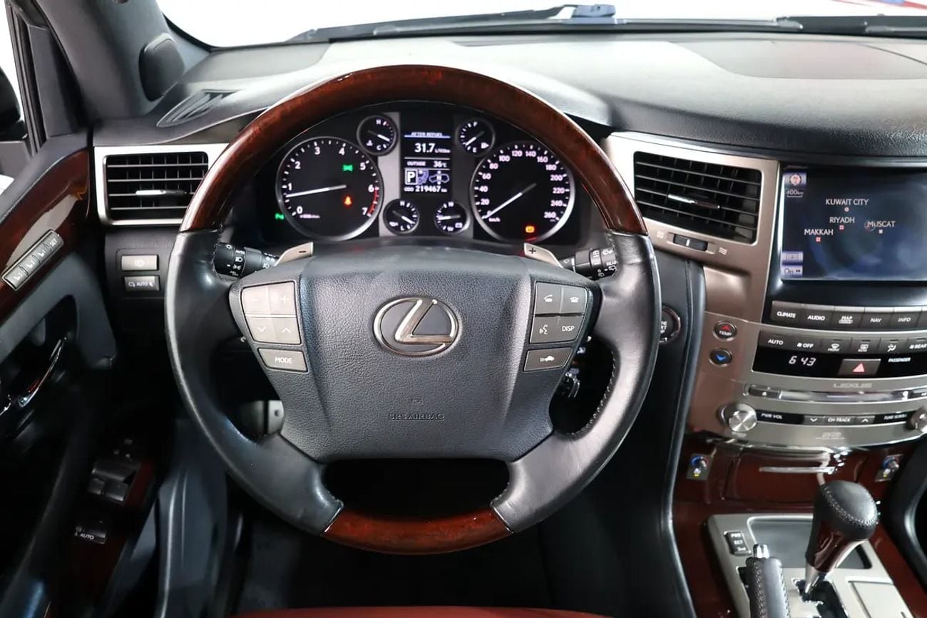 Lexus LX570 LX 570 Signature | GCC Specs | Pristine Condition