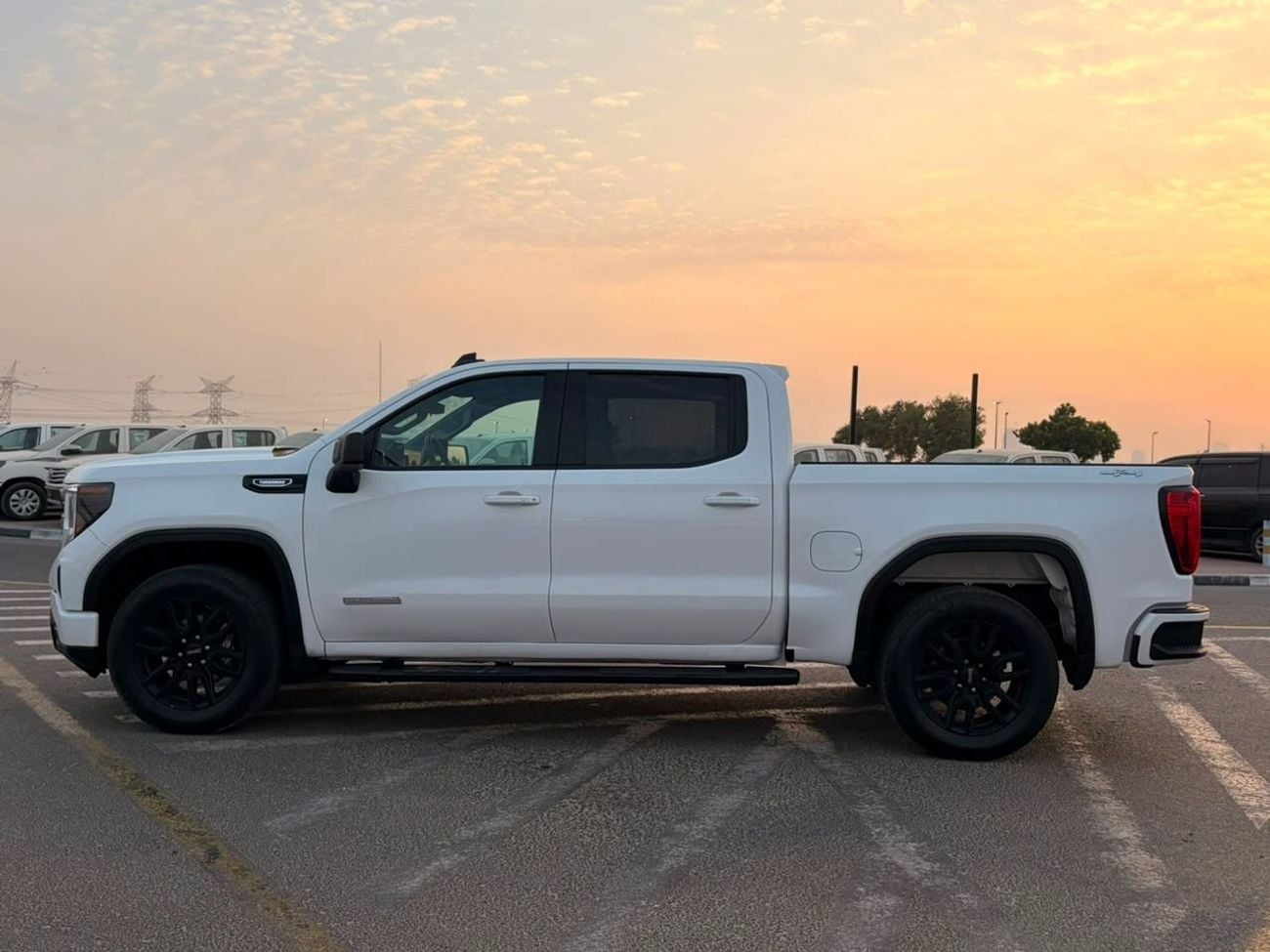 جي أم سي سييرا GMC Sierra 1500 Elevation 2.7l A/T TurboMax 310 Hp White Color 2025 Model 310 Hp