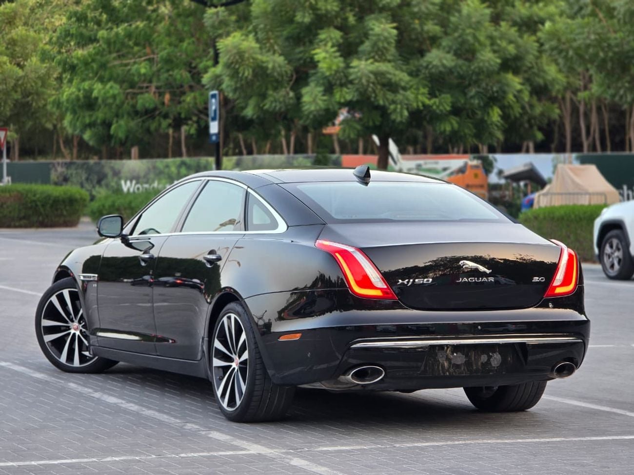 Jaguar XJ 50 - LWB Jaguar XJ 50 / 2019 V6 3.0L GCC Specs | Orginal paint | Accidrnt free | 2Keys | Perfect condition