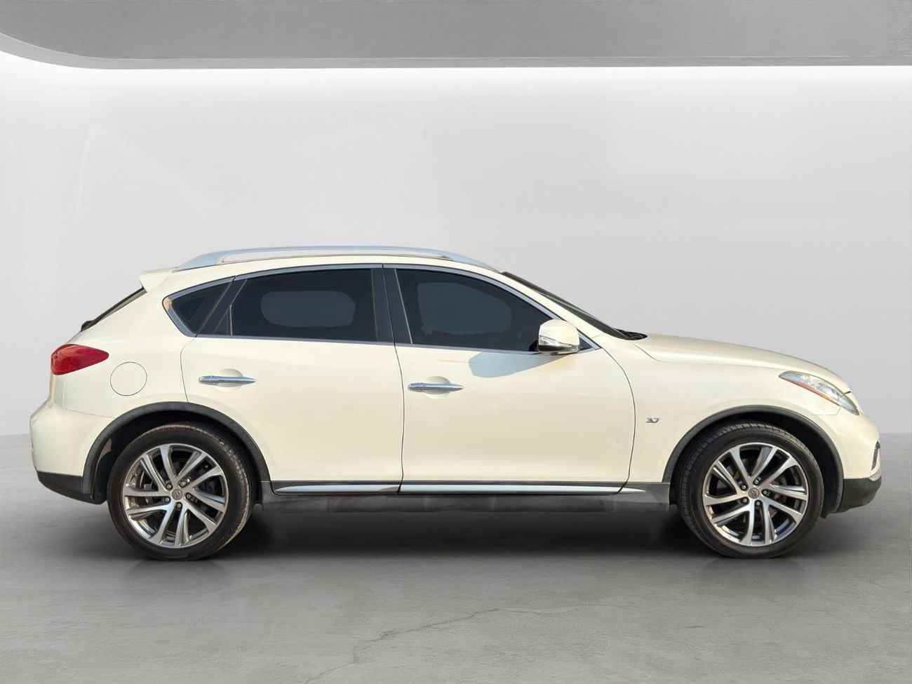 Infiniti QX50 PREMIUM 2018 Infiniti QX50 Premium | 3.7L V6 | GCC Specs | White / Brown