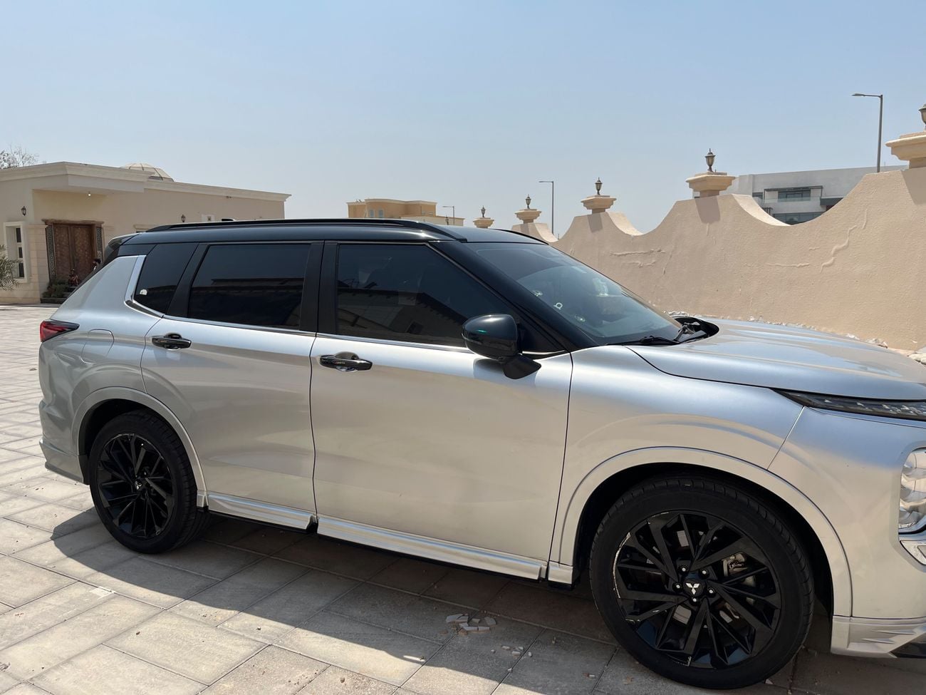 ميتسوبيشي آوتلاندر PREMIUM LAUNCH EDITION