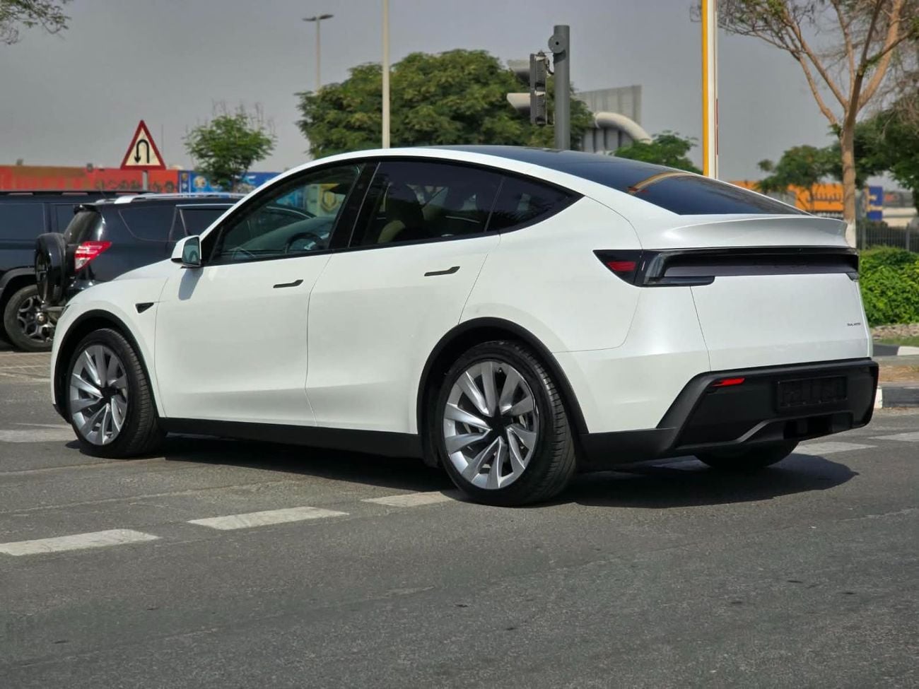 Tesla Model Y LONG RANGE TESLA MODEL Y LONG RANGE AWD PREMIUM 2025 GCC WITH 8 YEARS TESLA DUBAI AGENCY WARRANTY IN MINT COND