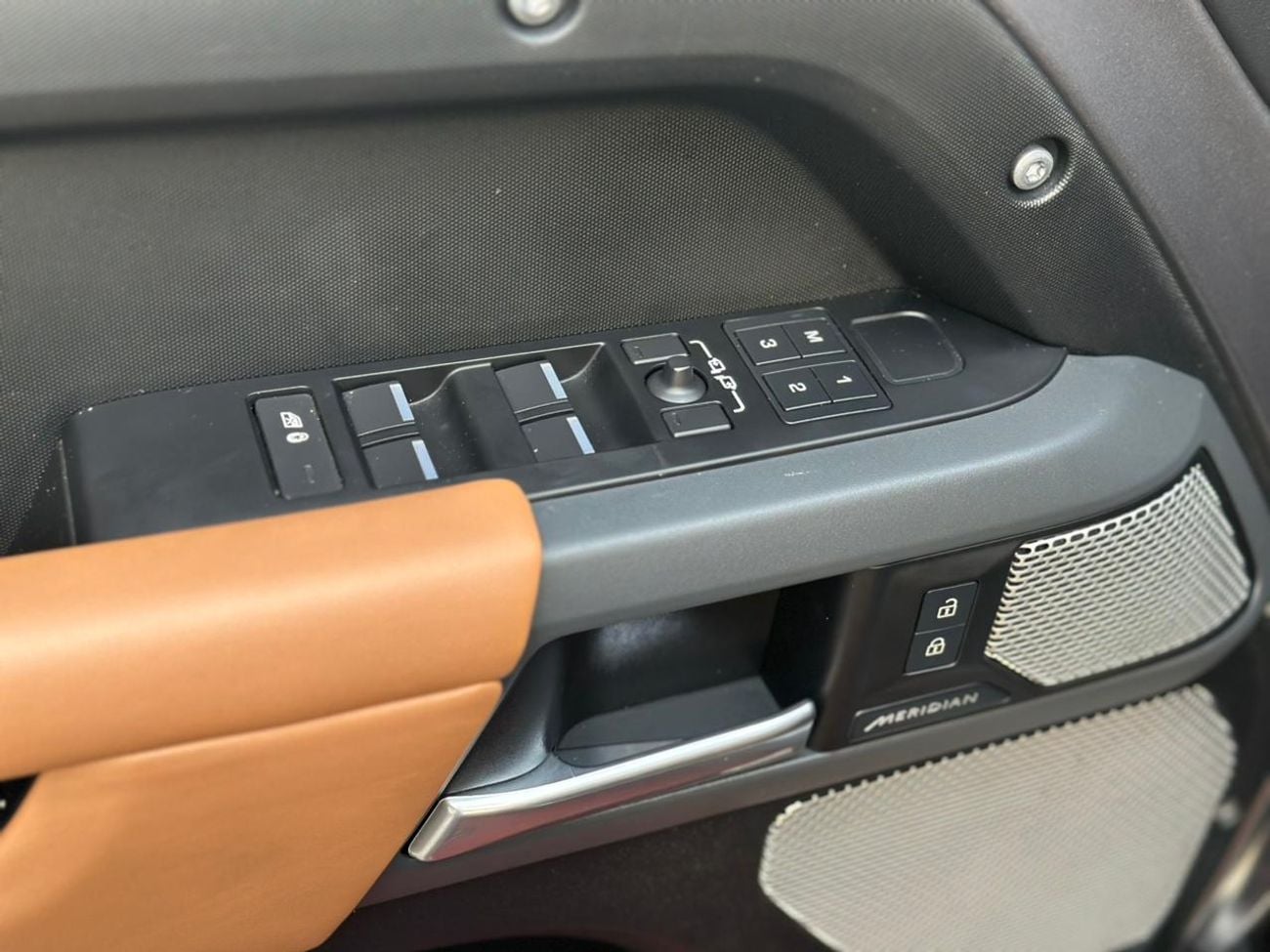 Land Rover Defender 3.0 L (P400) - 6 Cylinder Turbo (Mild Hybrid) - 400 Hp