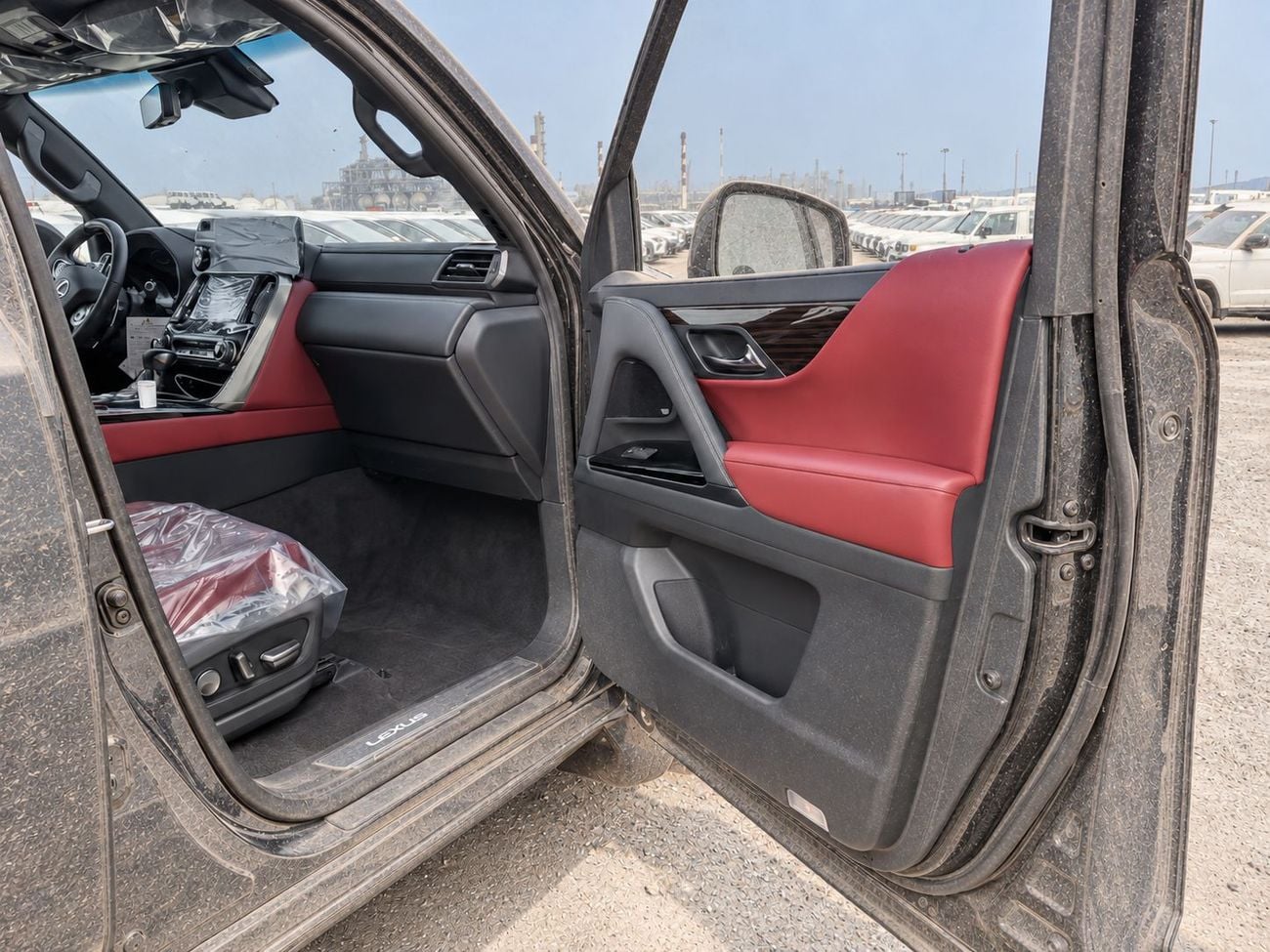 لكزس LX 600 Urban ECTAV0001 - لكزس LX600 أوربان 2026 - محرك بنزين 3.5 لتر، ناقل حركة أوتوماتيكي - لون أسود مع مقصورة د