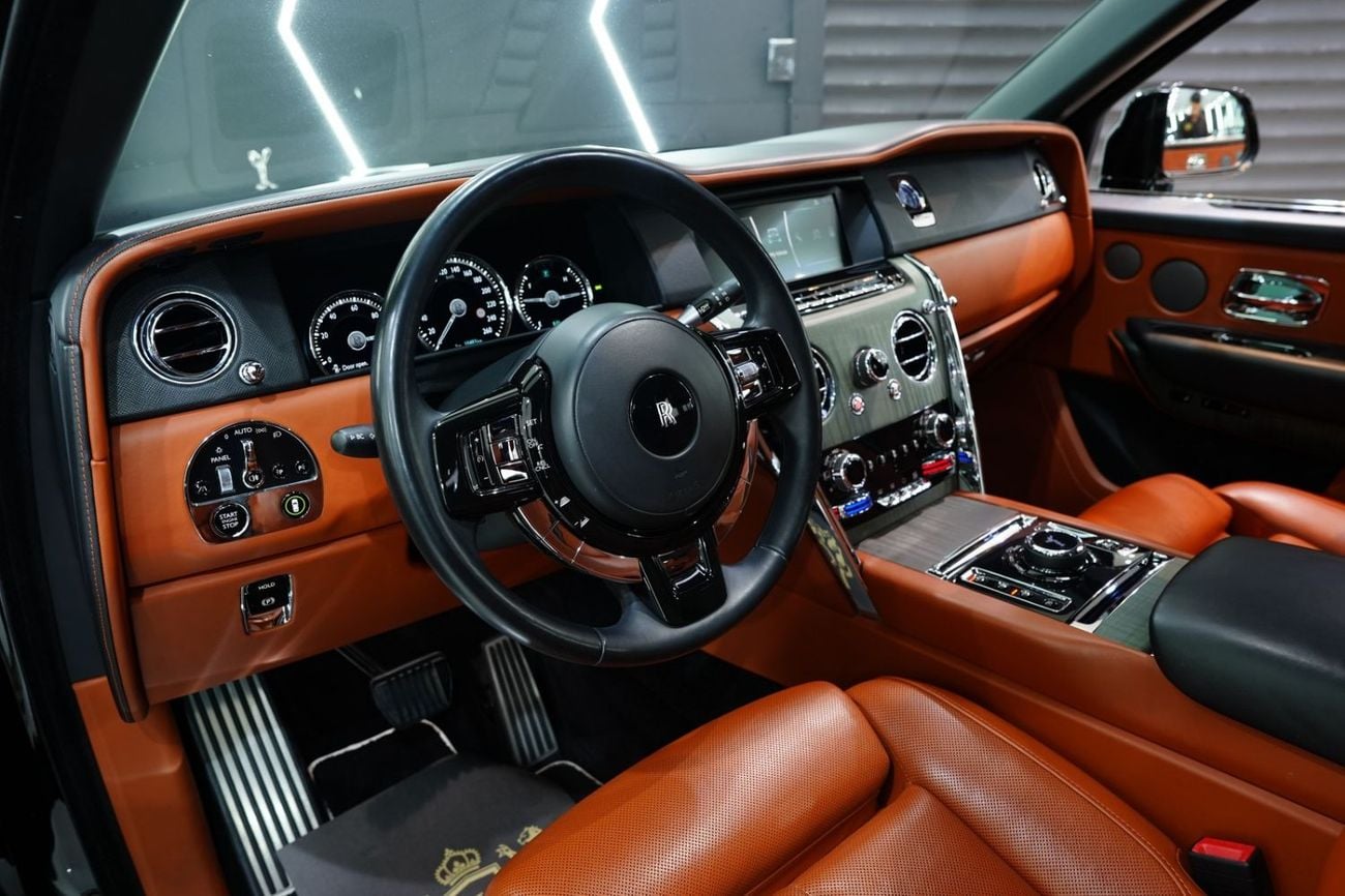 Rolls Royce Cullinan Mansory Kit 2021 Rolls-Royce Cullinan, Full Mansory Exterior Body Kit, Starlight. Rear Entertainment, GCC Specs!