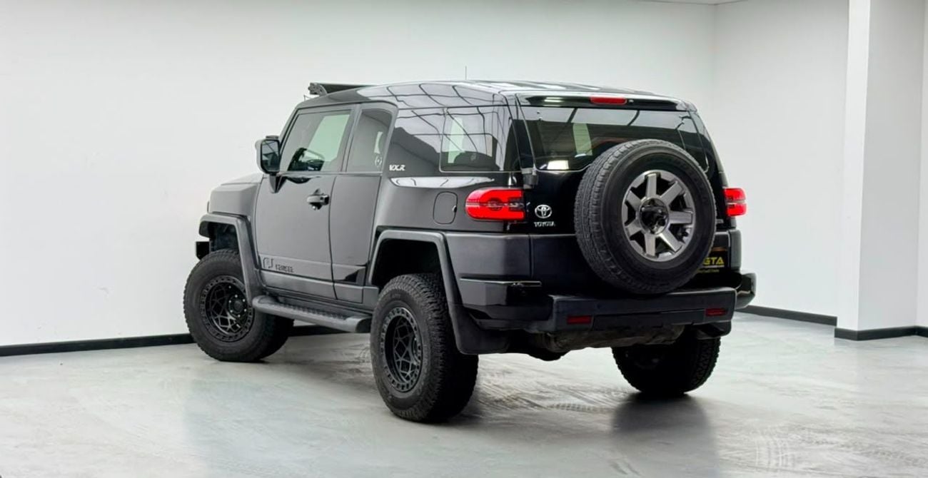 Toyota FJ Cruiser VXR 2014 Toyota FJ Cruiser VXR, Full Toyota Service History, GCC Specs
