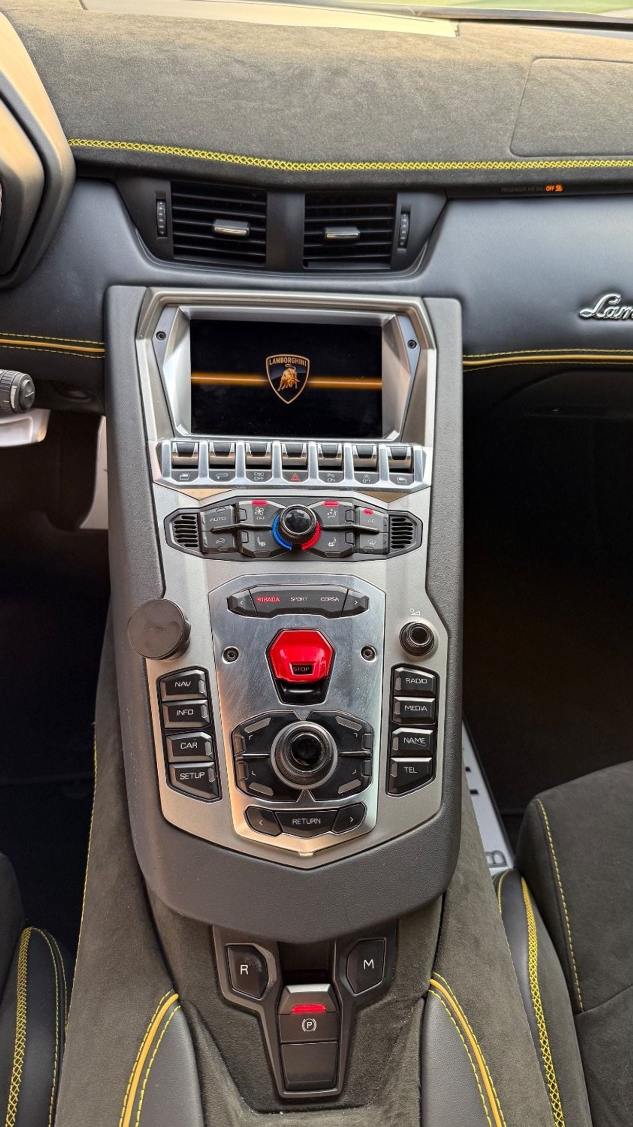 Lamborghini Aventador LP700