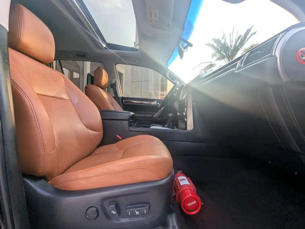 لكزس GX 460 بلاتينيوم سيارة موديل 2019 بمحرك V8 سعة 4.6 لتر، بمواصفات خليجية، بحالة داخلية وخارجية ممتازة.