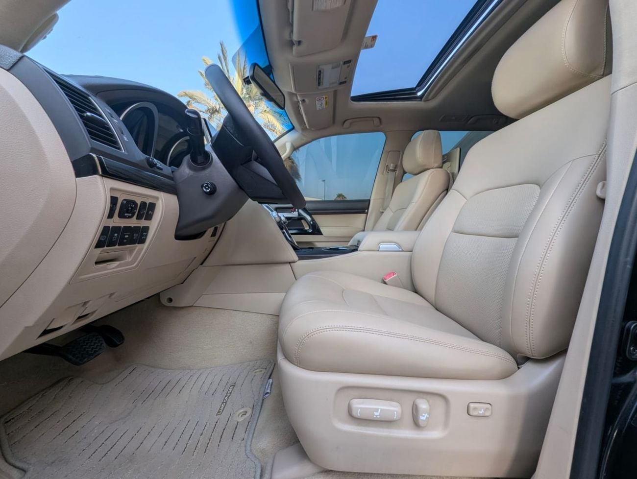 Toyota Land Cruiser VXR Toyota Land Cruiser 2015 VXR GCC Specs Facelifted 2026 Full Option V8 4.6L Well-maintained