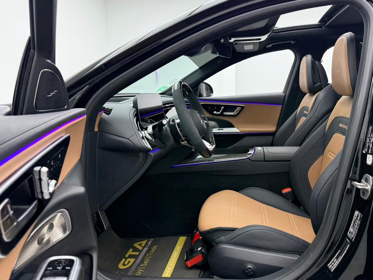 مرسيدس بنز E 53 AMG 4MATIC+ HIGH مرسيدس بنز E53 S AMG موديل 2026، ضمان مرسيدس بنز حتى 2030، مقصورة داخلية من ألياف الكربون، عداد كيلو