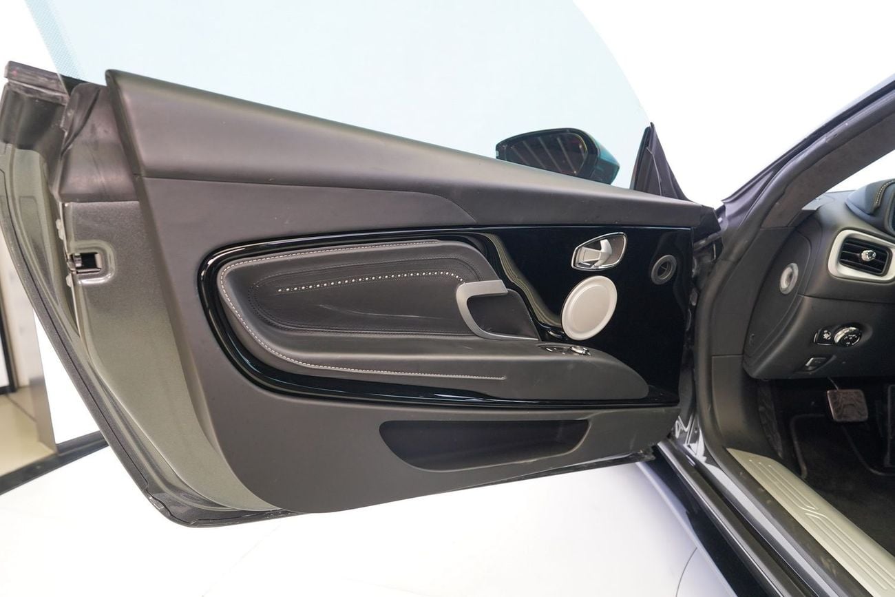 أستون مارتن DB11 ستاندارد STD