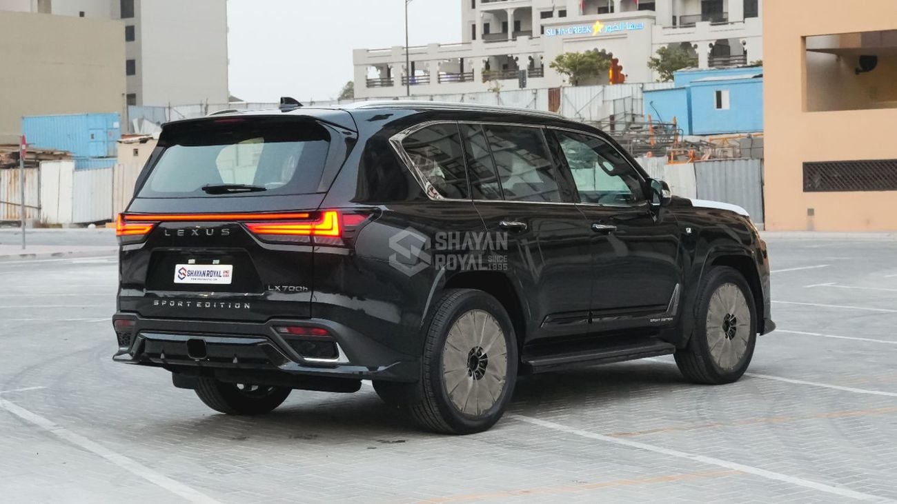 لكزس LX 700h F SPORT محرك هجين سعة 3.5 لتر، محرك V6 مزدوج، 5 مقاعد، نظام صوتي مارك ليفينسون 25، نظام ركن آلي، دفع رباعي أ