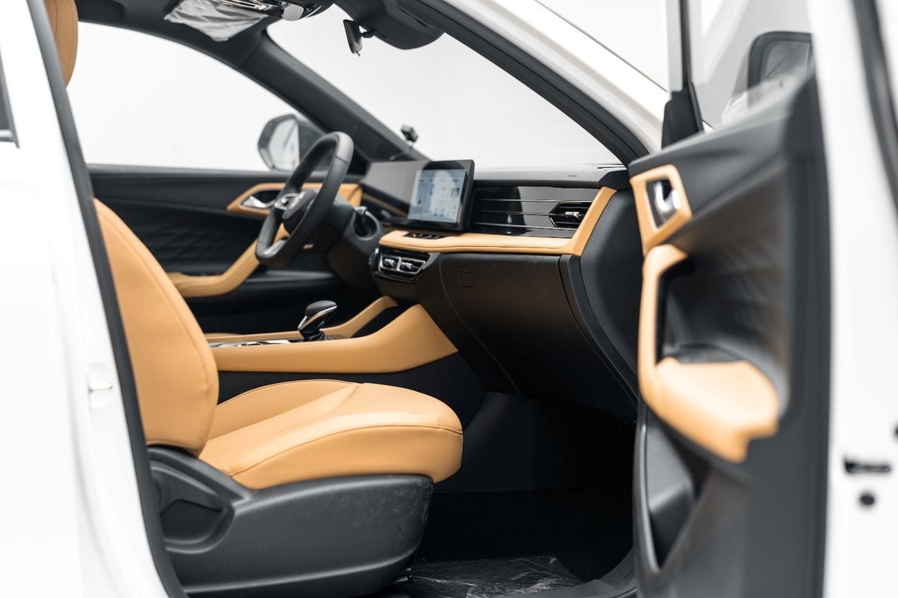 MG HS LUXURY 1.5L - White Inside Brown | Export Only