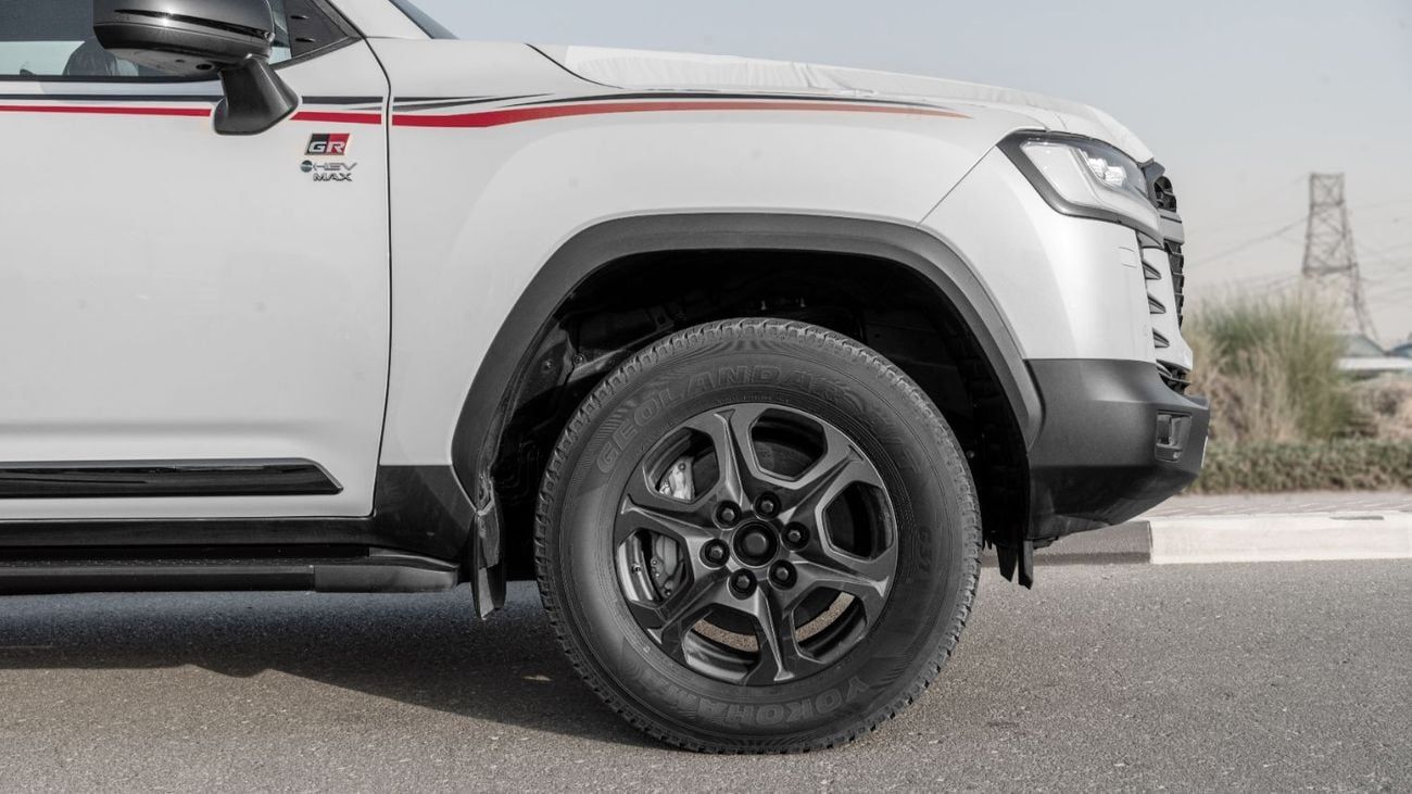 Toyota Land Cruiser GR SPORT 2026 Toyota Land Cruiser GR-Sport 3.5L AT Hybrid (White-Red)