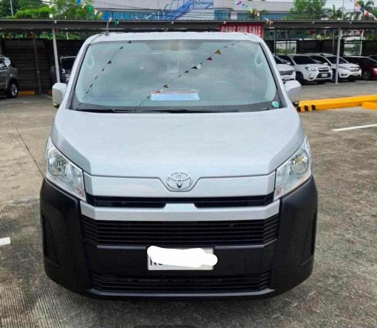 Toyota Hiace DX 2.8L DIESEL STD ROOF MT