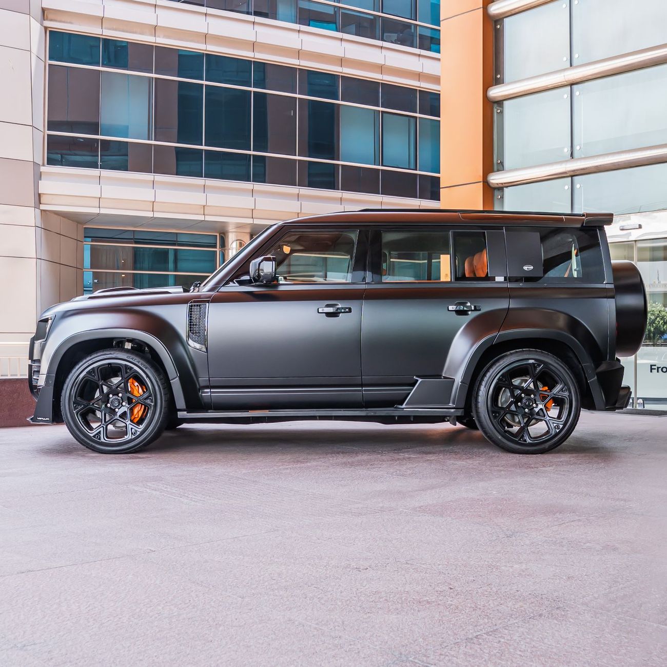 لاند روفر ديفندر 110 X P400