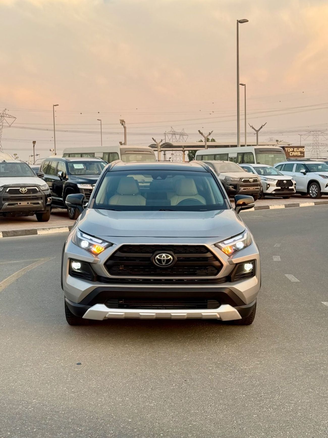 Toyota RAV4 LE 2022 TOYOTA RAV4 XLE MOONROOF 2.5L 4WD KM: 56000