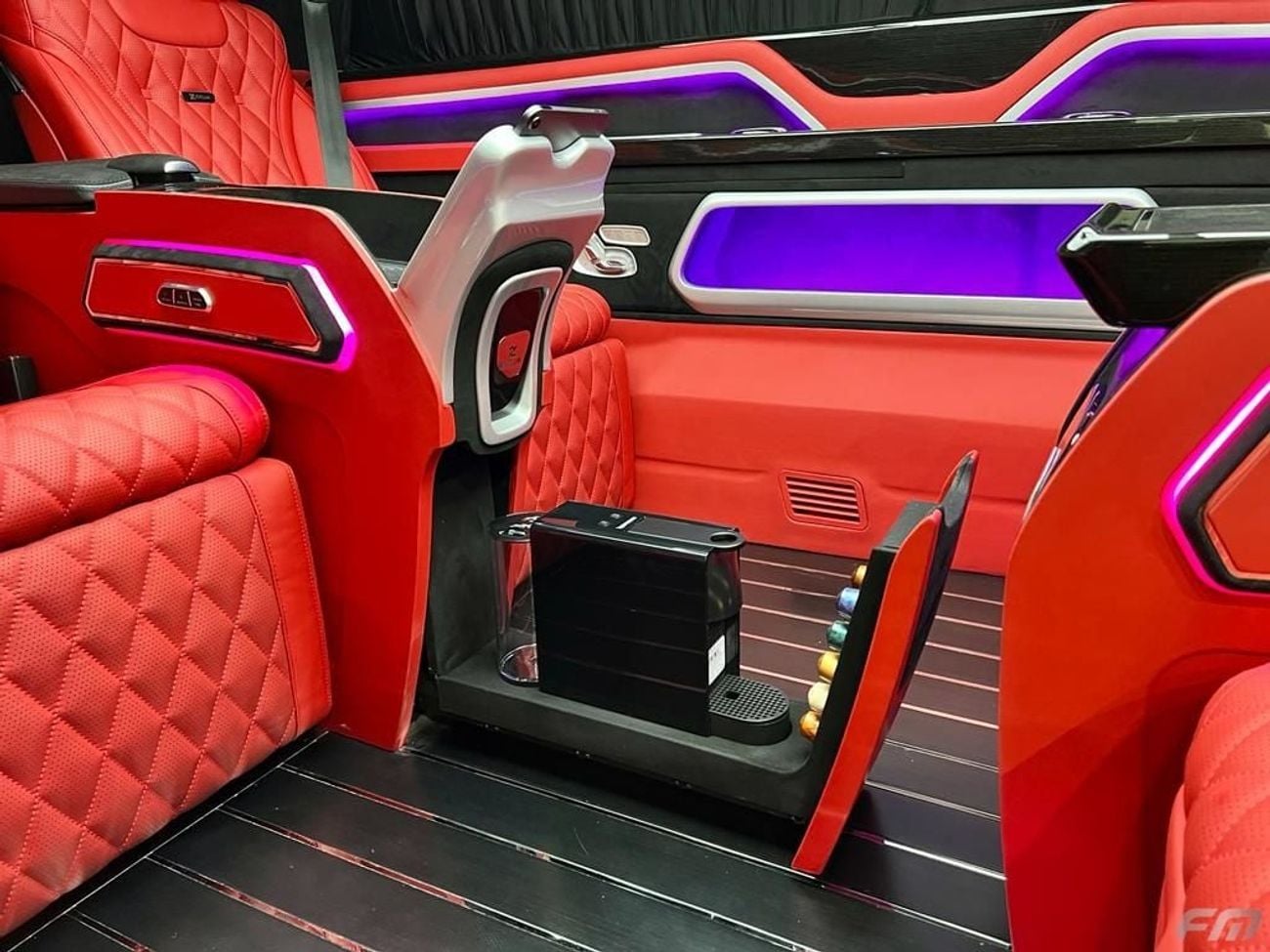 Mercedes Benz V 250 AVANTGARDE/E VIP BUSINESS VAN – FULL LUXURY OPTION | BRAND NEW | GCC | 2023 ORIGINAL BRABUS BODY KIT WITH CERTIF