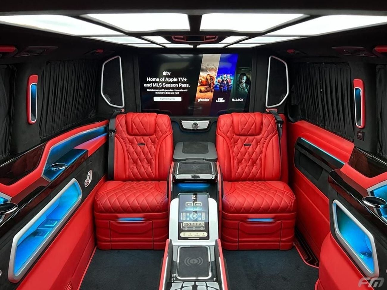 Mercedes Benz V 250 AVANTGARDE/E VIP BUSINESS VAN – FULL LUXURY OPTION | BRAND NEW | GCC | 2023 ORIGINAL BRABUS BODY KIT WITH CERTIF