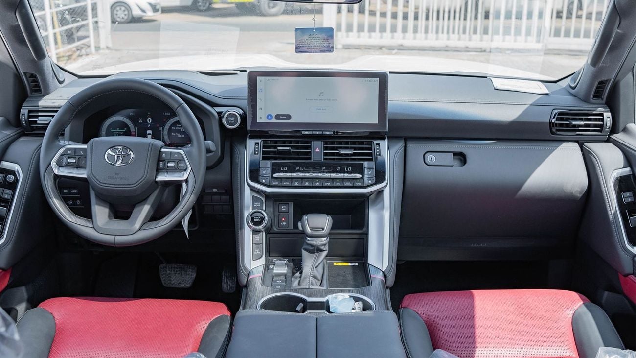 تويوتا لاند كروزر VXR 2026 Toyota Land Cruiser VXR 3.5L Twin Turbo AT Petrol (White-red)