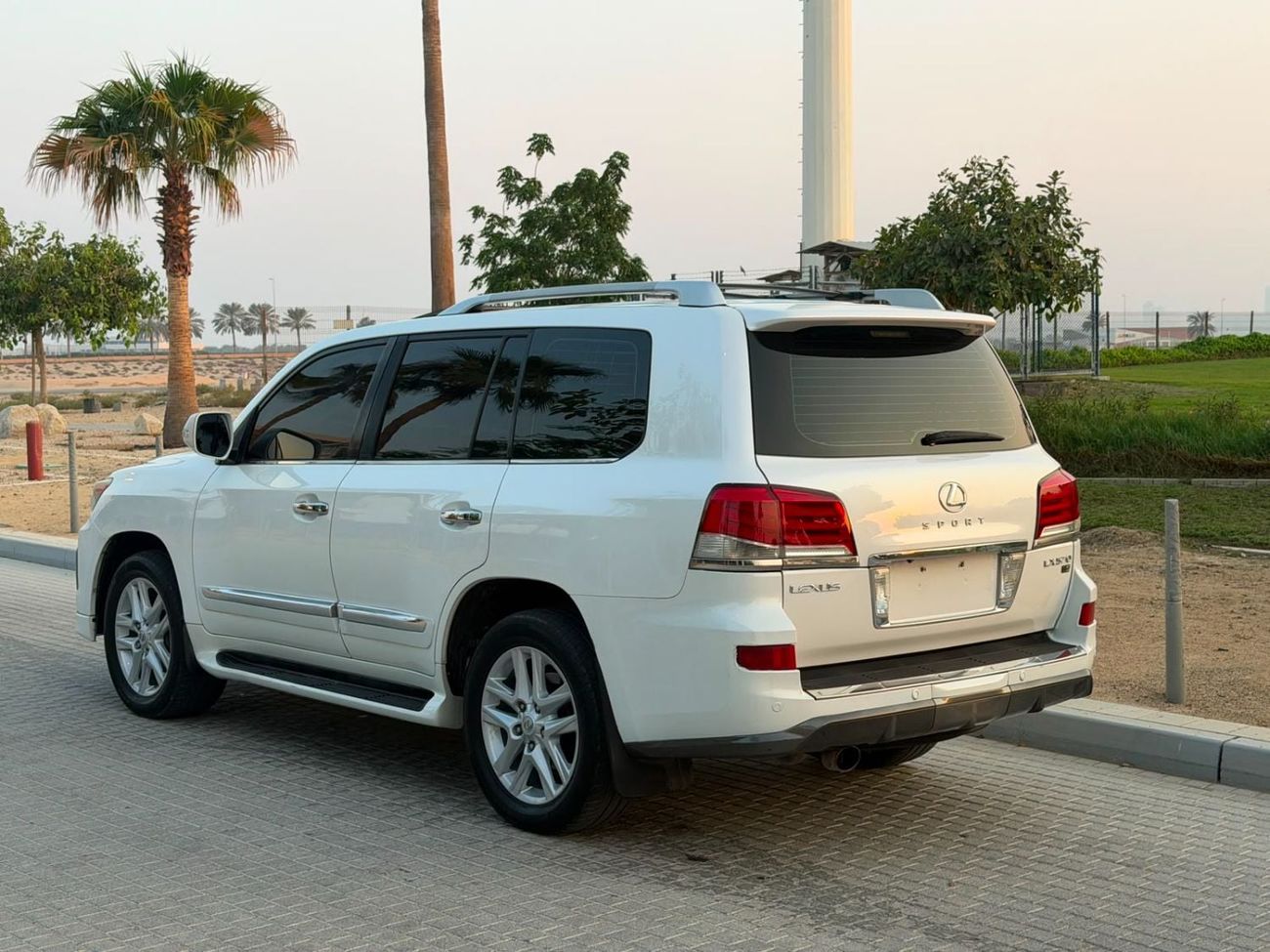 Lexus LX570 NAVIGATION SPORT