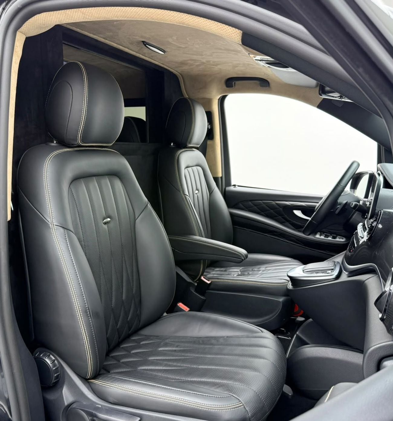 مرسيدس بنز V 250 AVANTGARDE/E مرسيدس بنز V250 موديل 2023 بتصميم V-Line، مع ضمان، تصميم V-Line فريد من نوعه مصنوع يدويًا، كاملة الم
