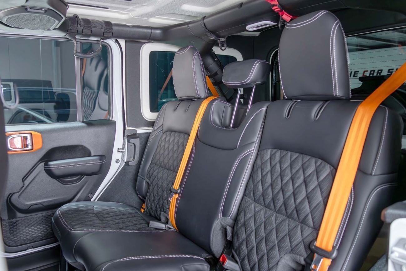Jeep Wrangler Unlimited SPORT 3.6L A/T (5 Seater) GCC-Upgraded-FSH--Jeep warranty till 10/2027 and Jeep serv