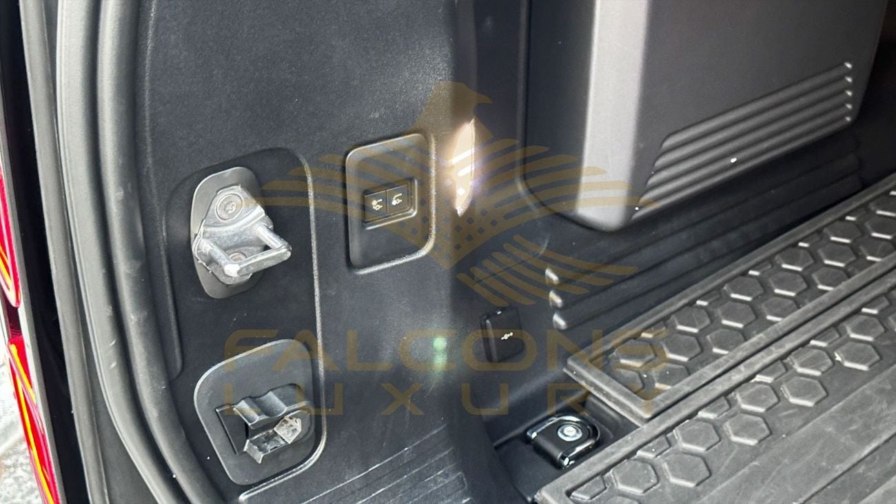 لاند روفر ديفندر 110 X-DYNAMIC HSE P400