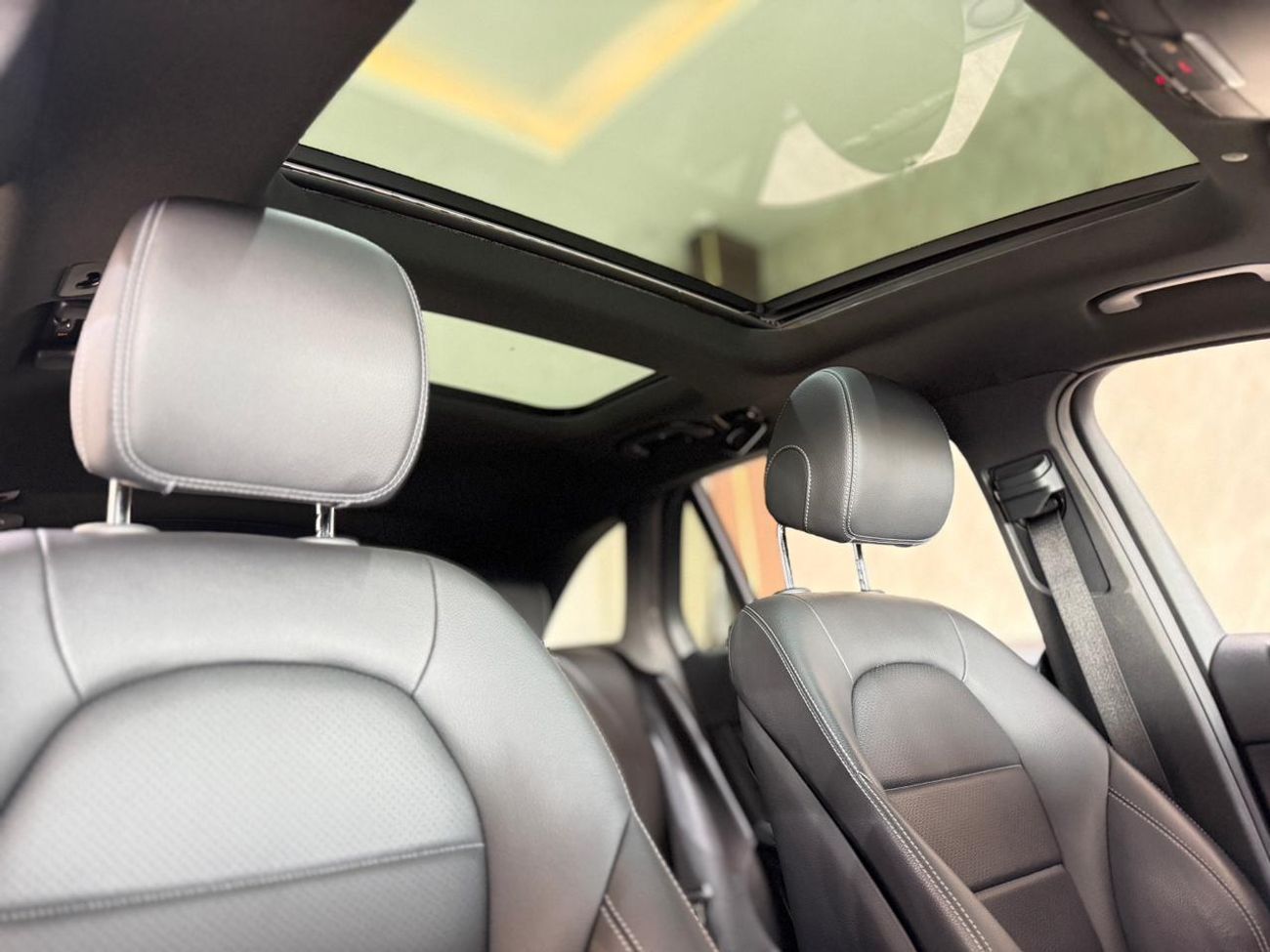 مرسيدس بنز GLC 300 STANDARD 4MATIC 2.0L