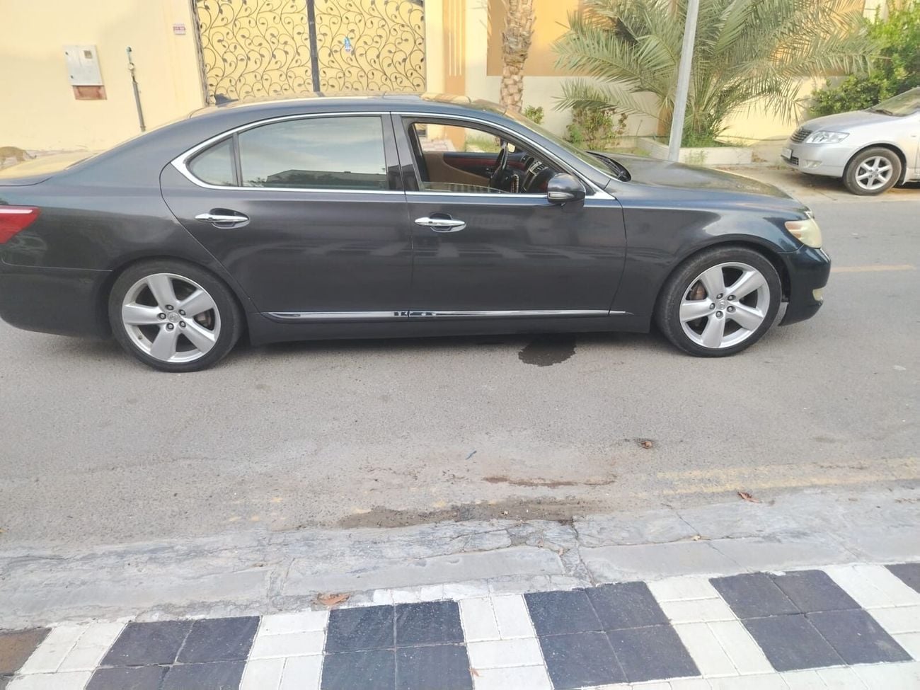 لكزس LS 460 فاخر