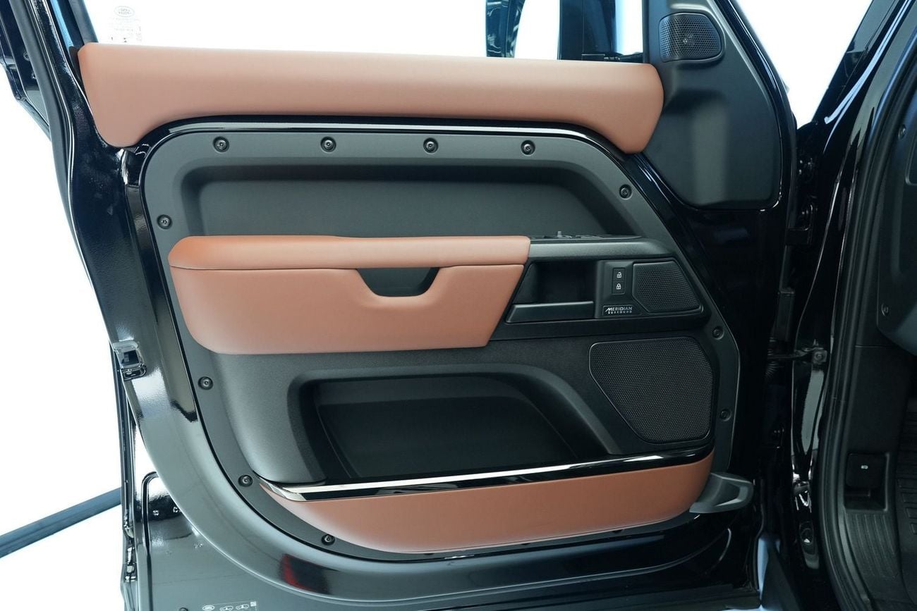 Land Rover Defender 110 OCTA P635 Black Edition