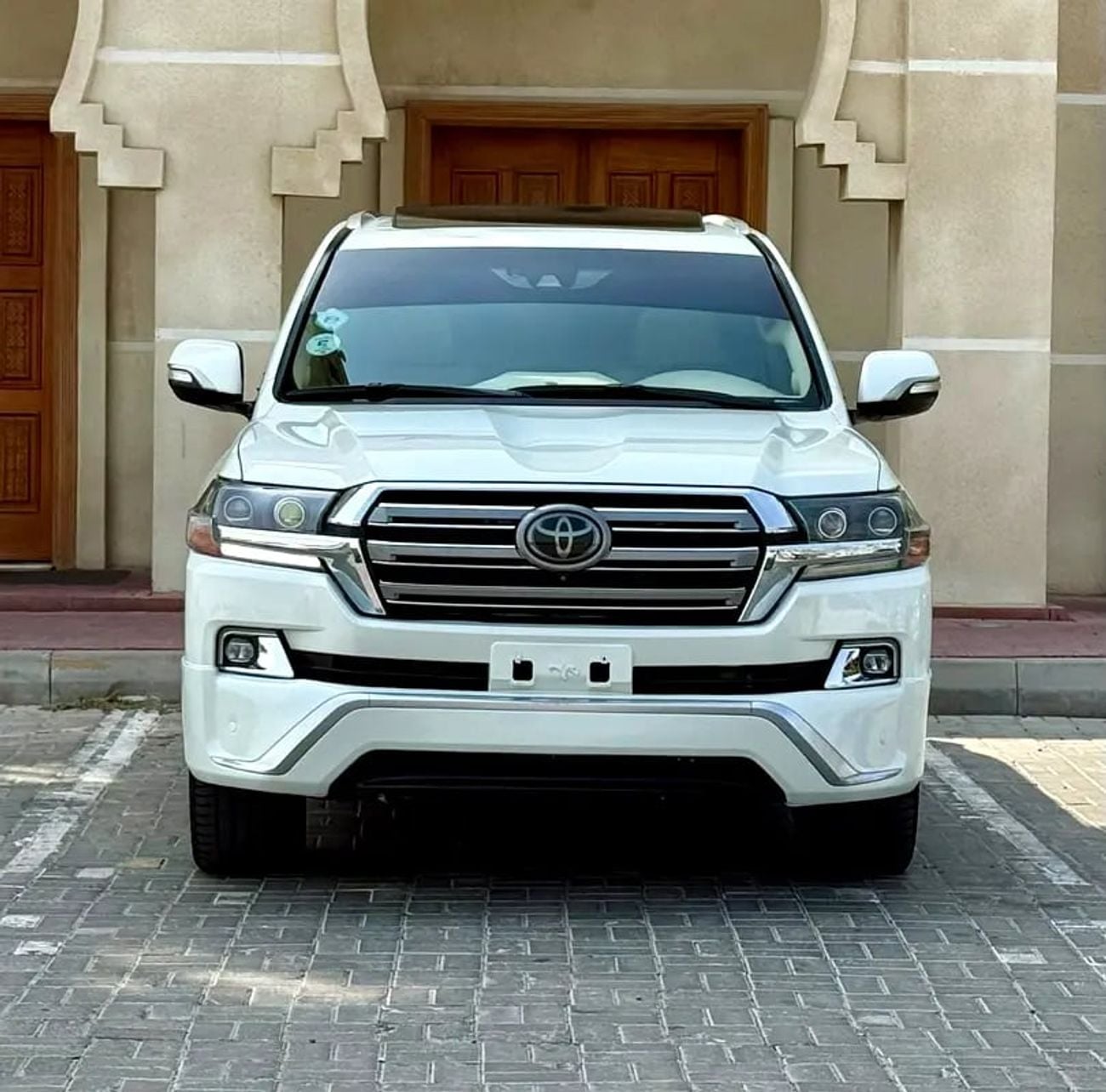 تويوتا لاند كروزر VXR Pristine VXR | GCC Specs | Fully Maintained