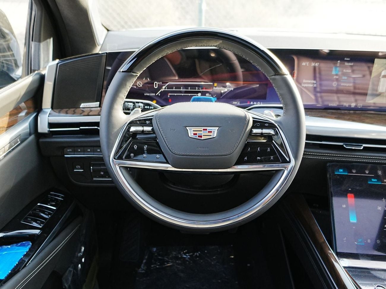 Cadillac Escalade SPORT PLATINUM VIP SEATS