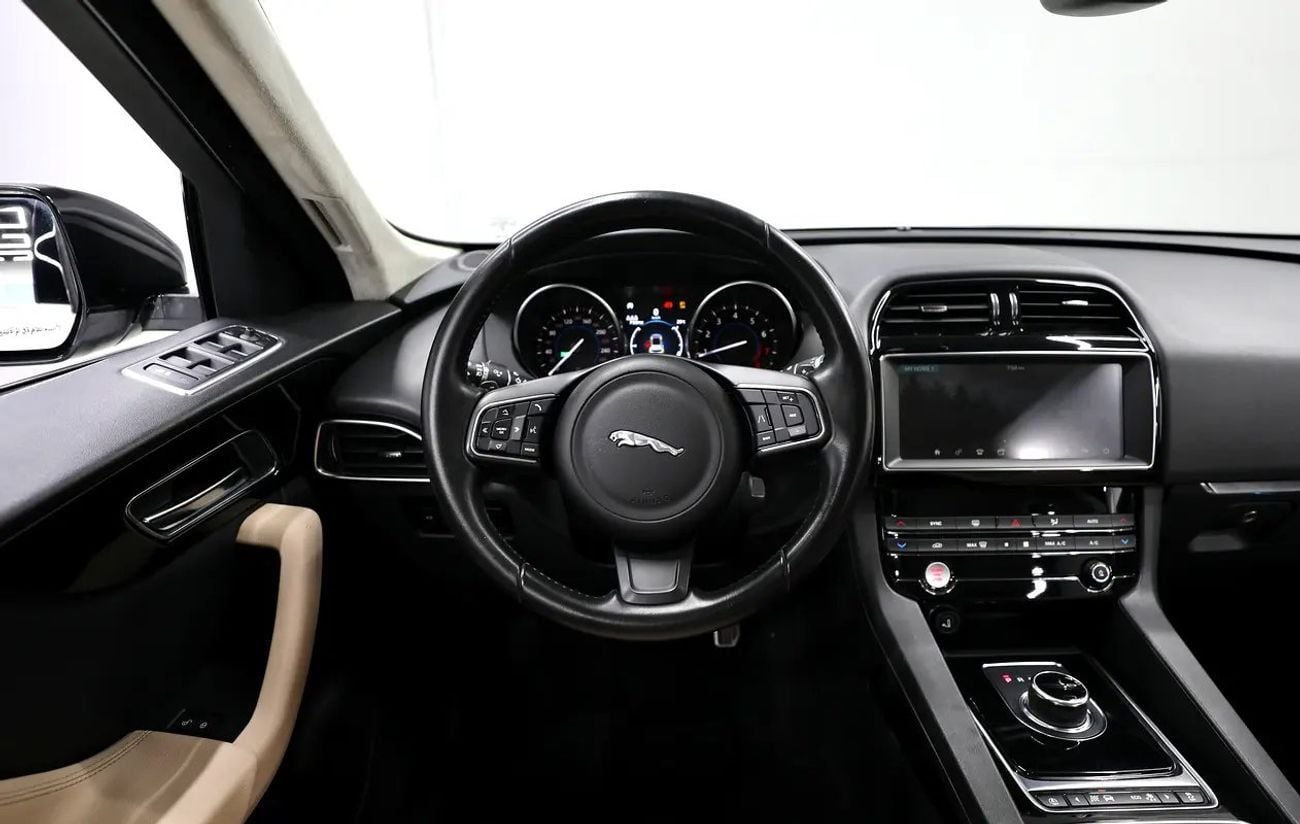 Jaguar F-PACE PRESTIGE GCC | 1,400 AED Monthy | Free Insurance + Registration | Warranty Till 2027 | Ref#A395886