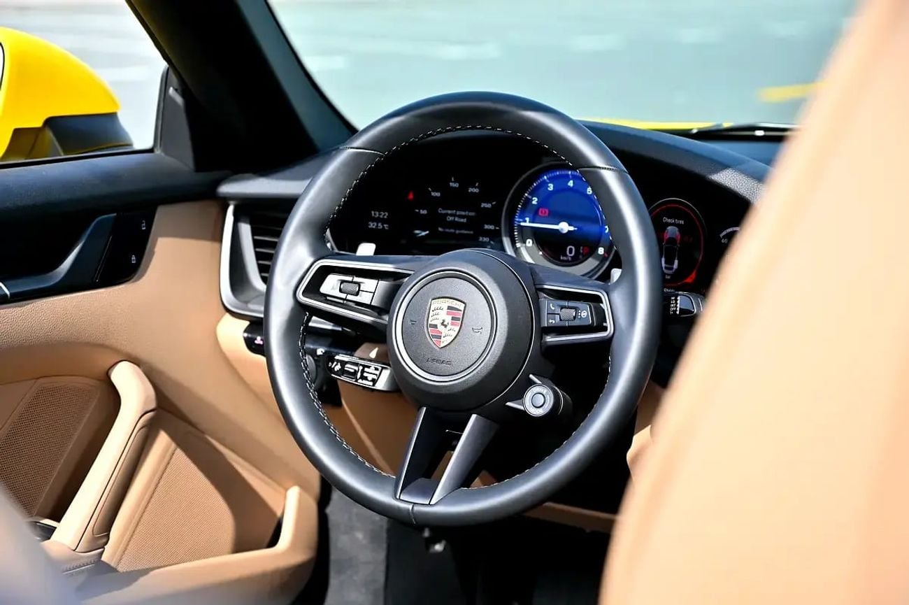 Porsche 911 CARRERA Cabriolet | Racing Yellow / Brown Roof | 379 HP | 989 KM | Warranty