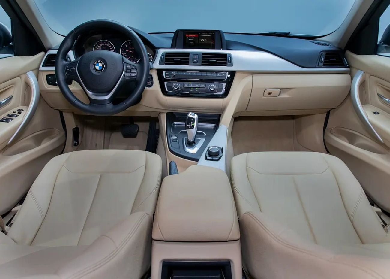 BMW 318i STANDARD 0% Down Payment Available • Full Service History • GCC