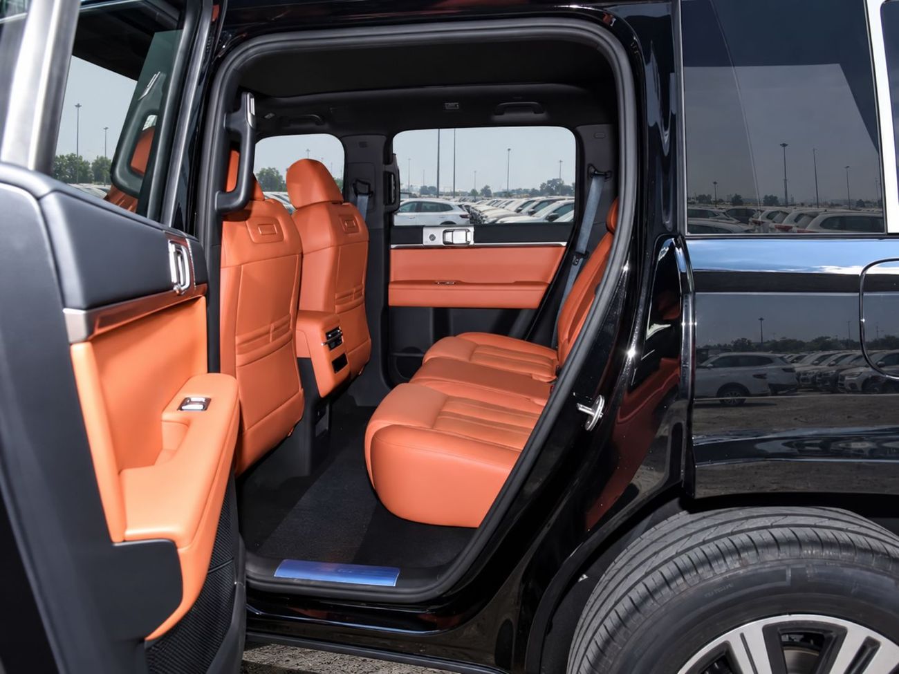 BYD Leopard 7 Ultra Titanium ECTB - 7. BYD Leopard 7 Ultra Titanium – 1.5L Hybrid Auto Awd – Black with Orange