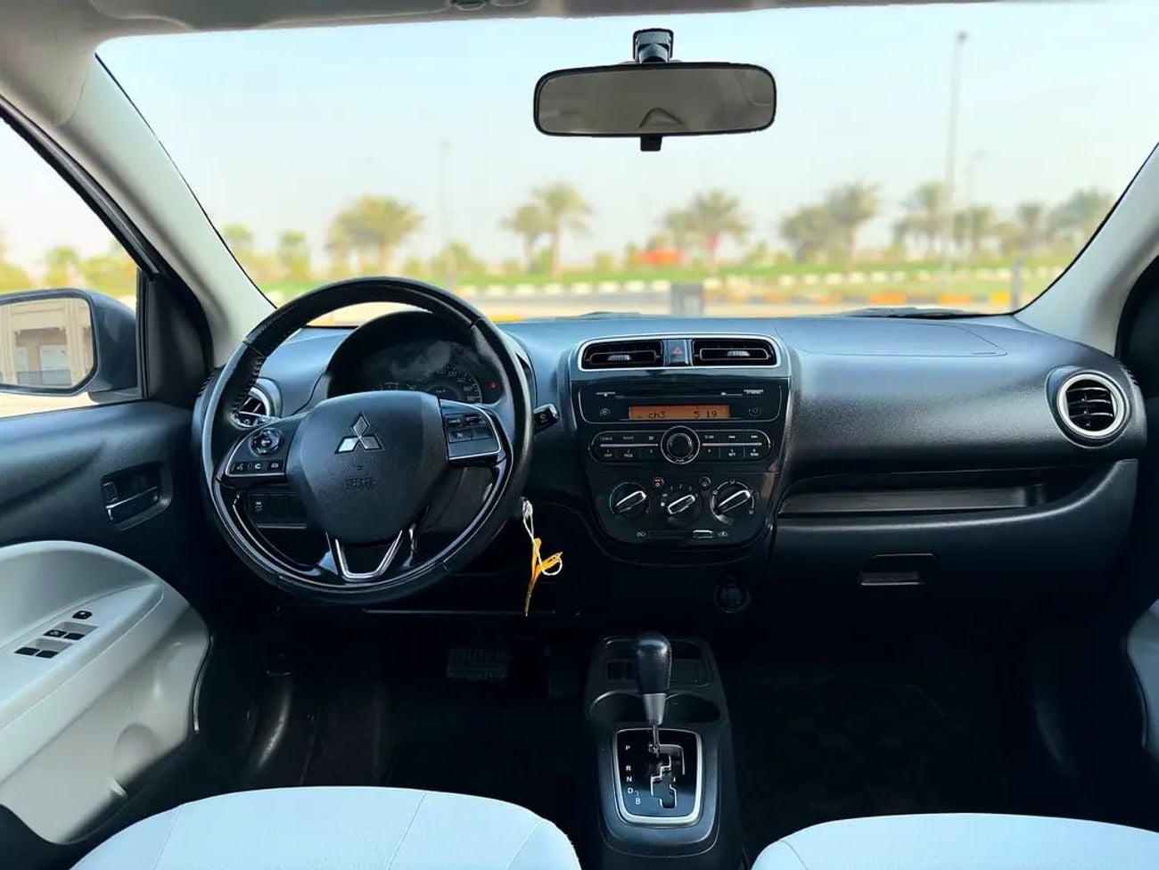 Mitsubishi Attrage GLX MID