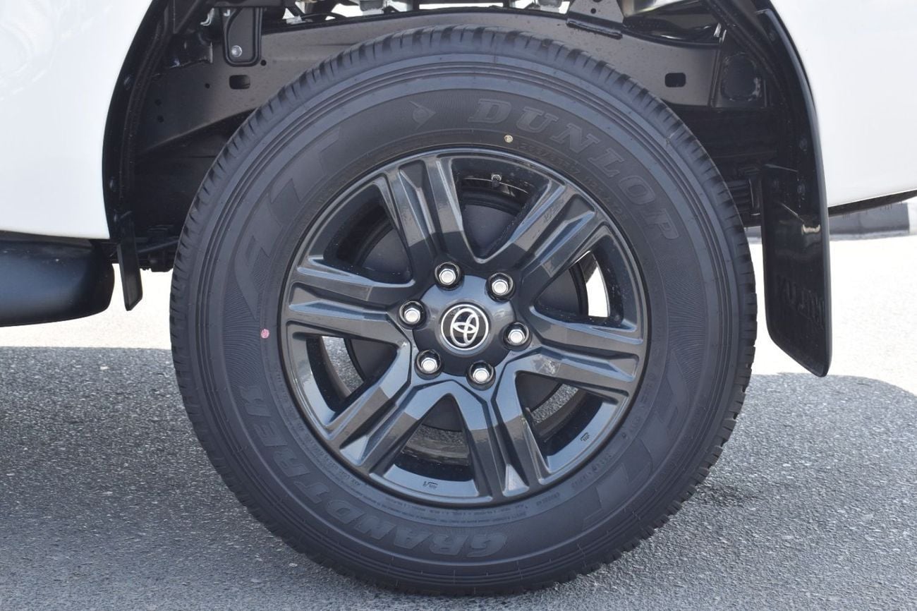Toyota Hilux SR5 2.7L V4 PETROL MANUL