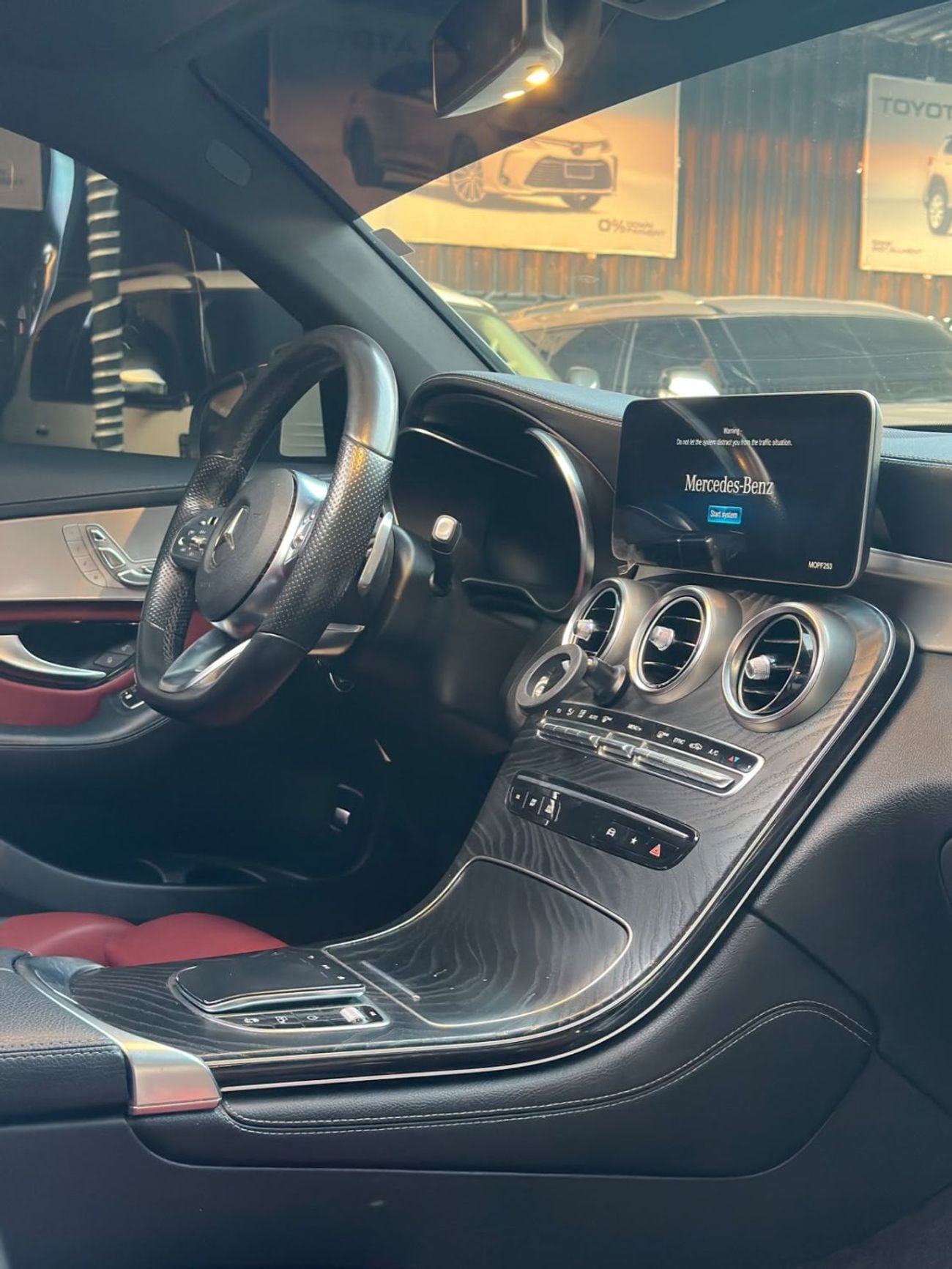 Mercedes Benz GLC200 STANDARD