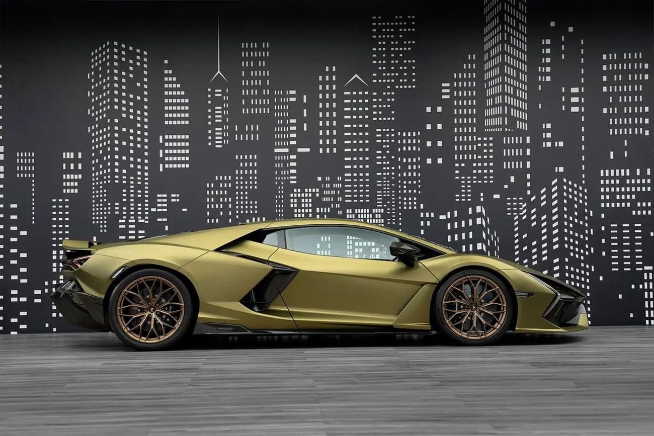 Lamborghini Revuelto