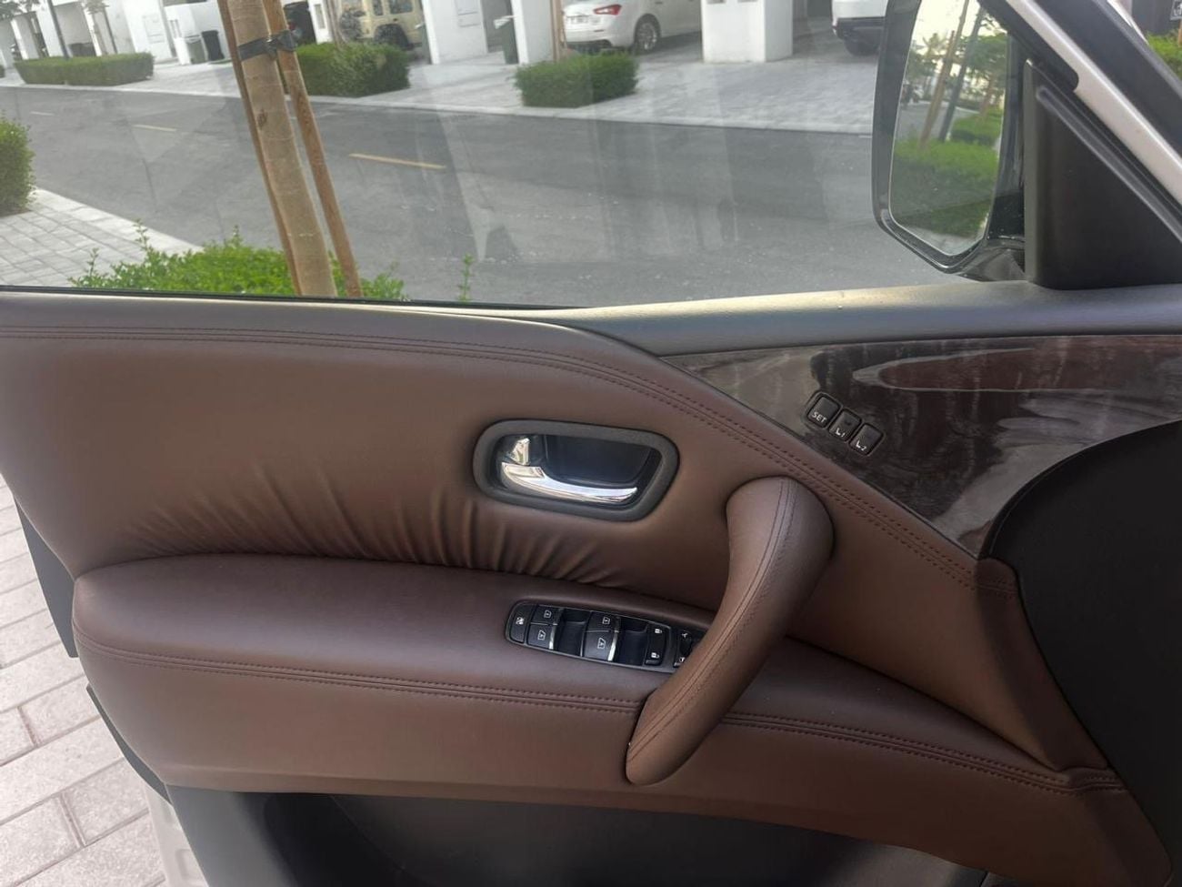 Nissan Armada PLATINUM