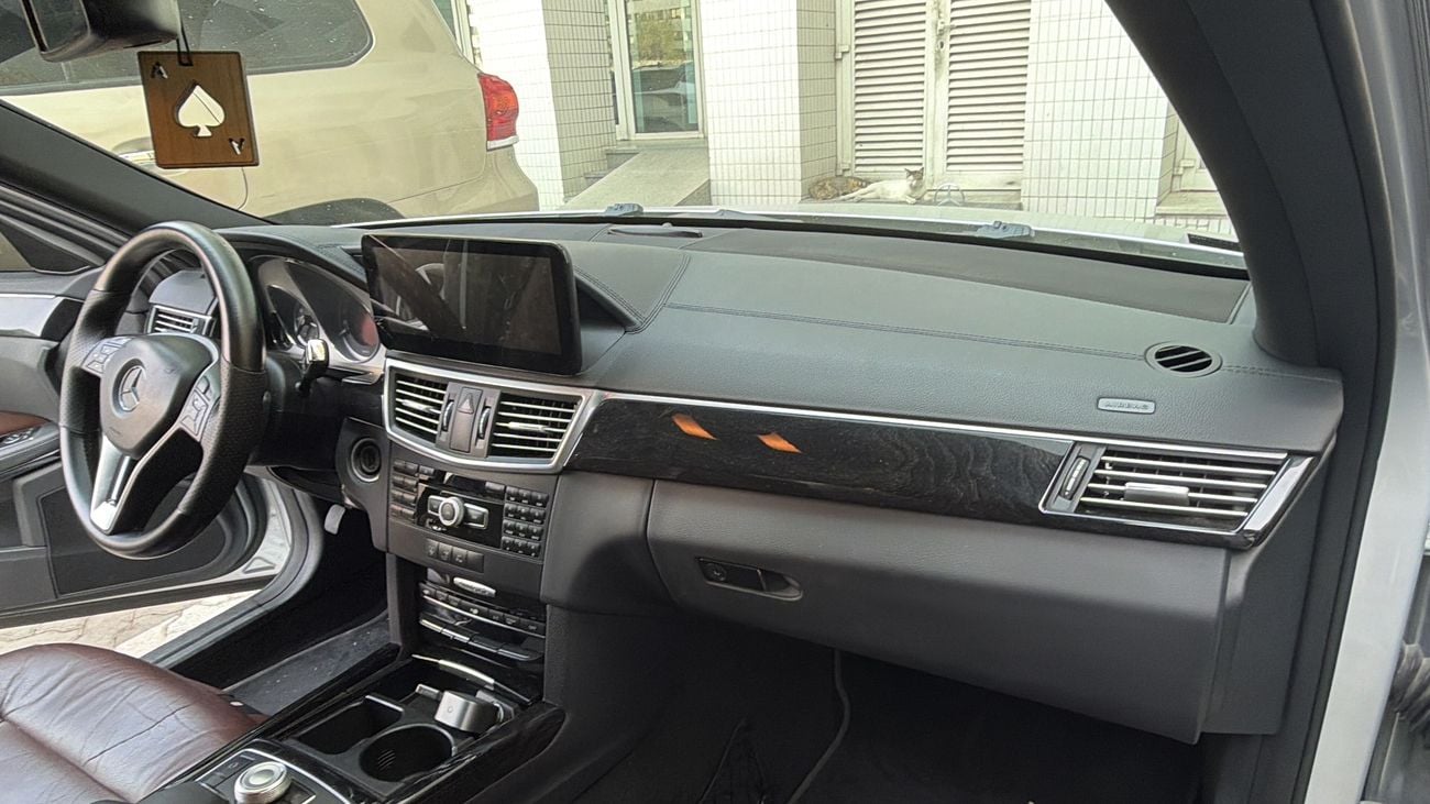 Mercedes Benz E300 ELEGANCE